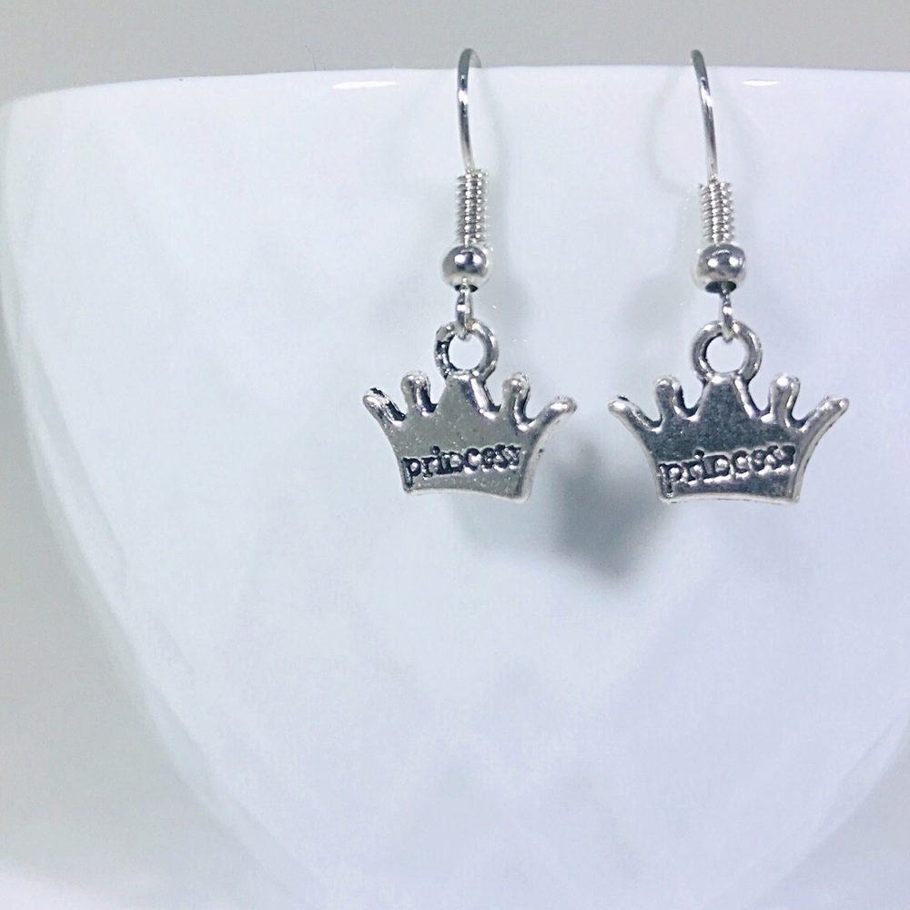 🆕👸🏼Antique Silver Princess Crown Earrings